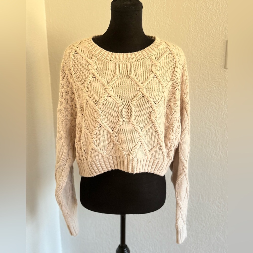 American Eagle Sweater Size Medium